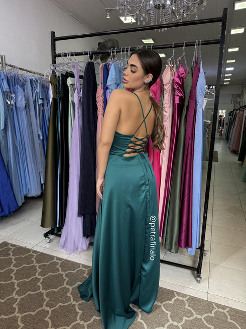 VESTIDO ALCINHA COM DECOTE FENDA LISO